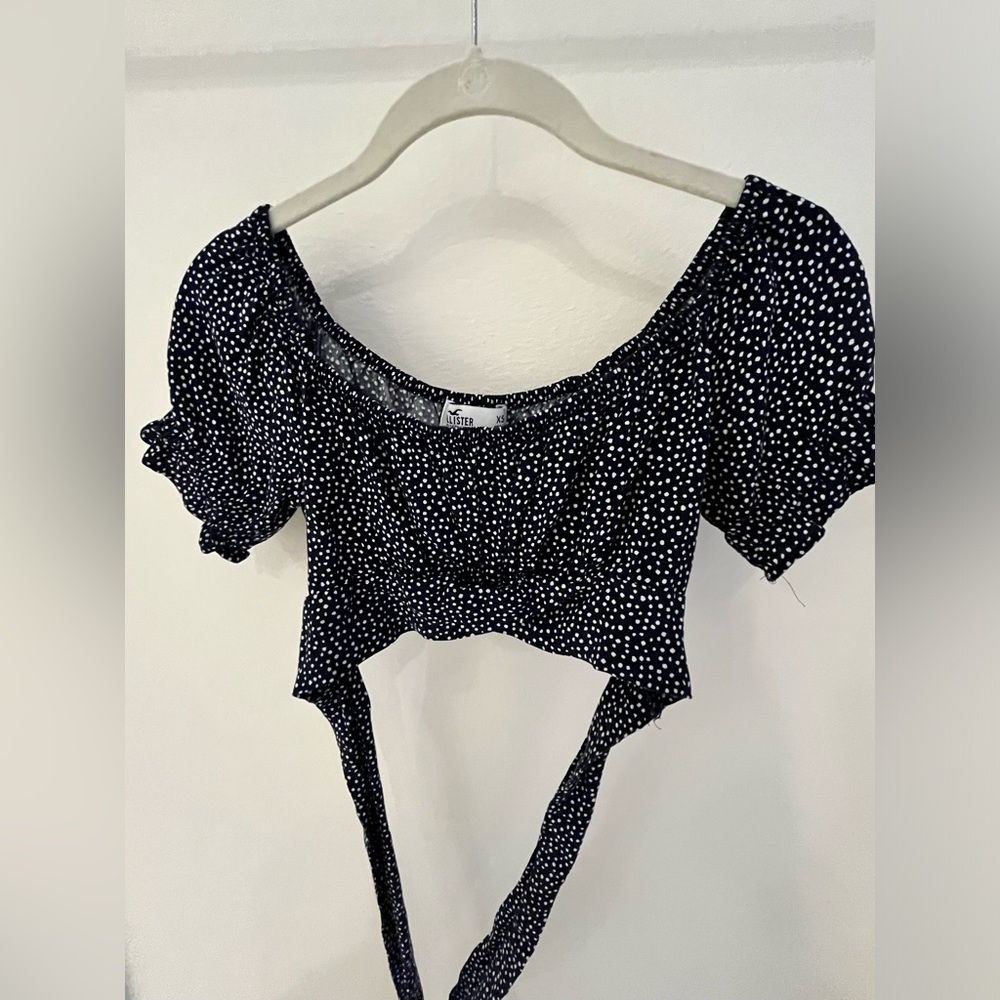 Hollister wrap around crop top